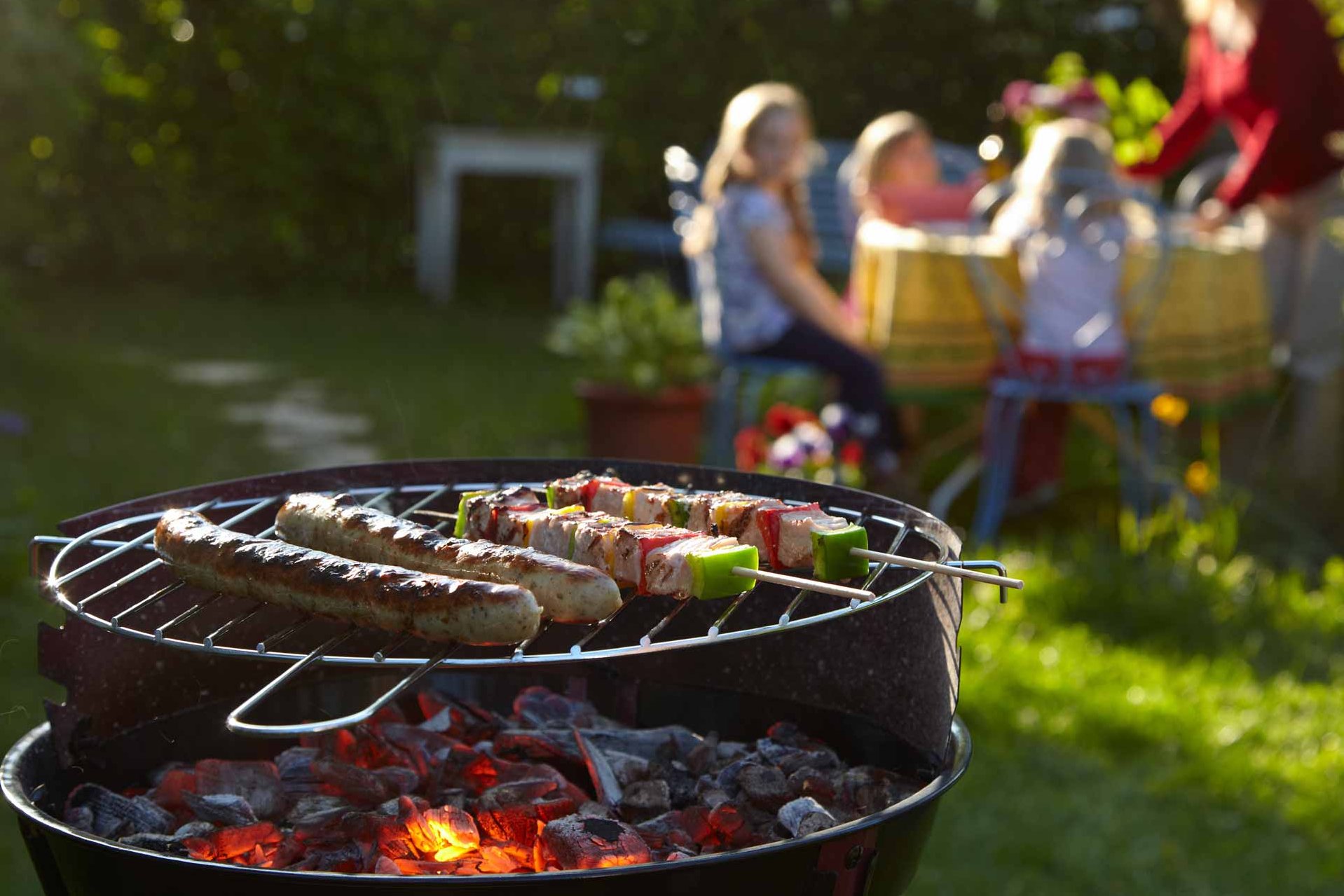 2021_GI-165855625_Grill_Spiesse_Feier_Bratwurst_1920x1415.jpg
